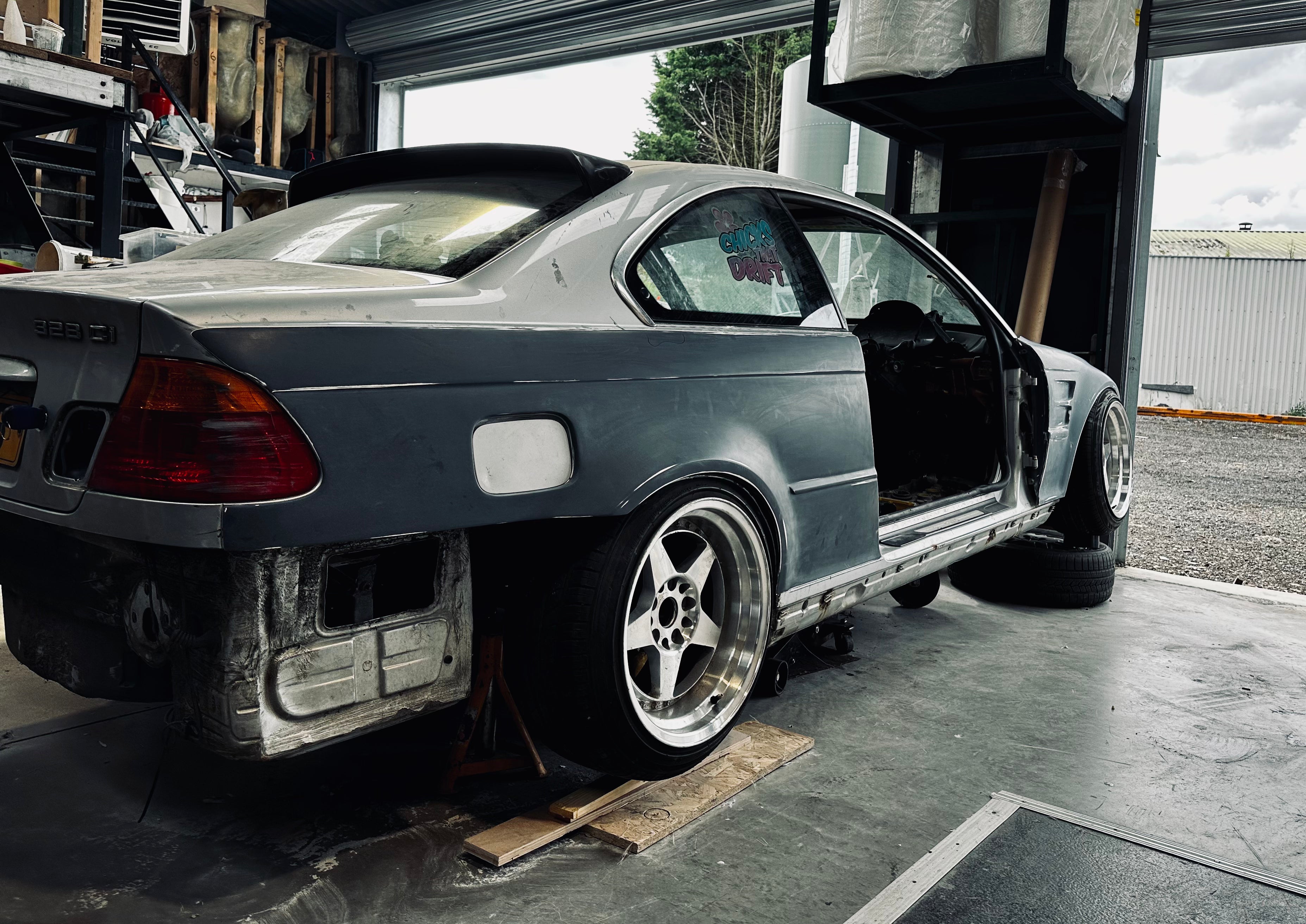BMW E46 Coupe/Vert Rear Overfenders