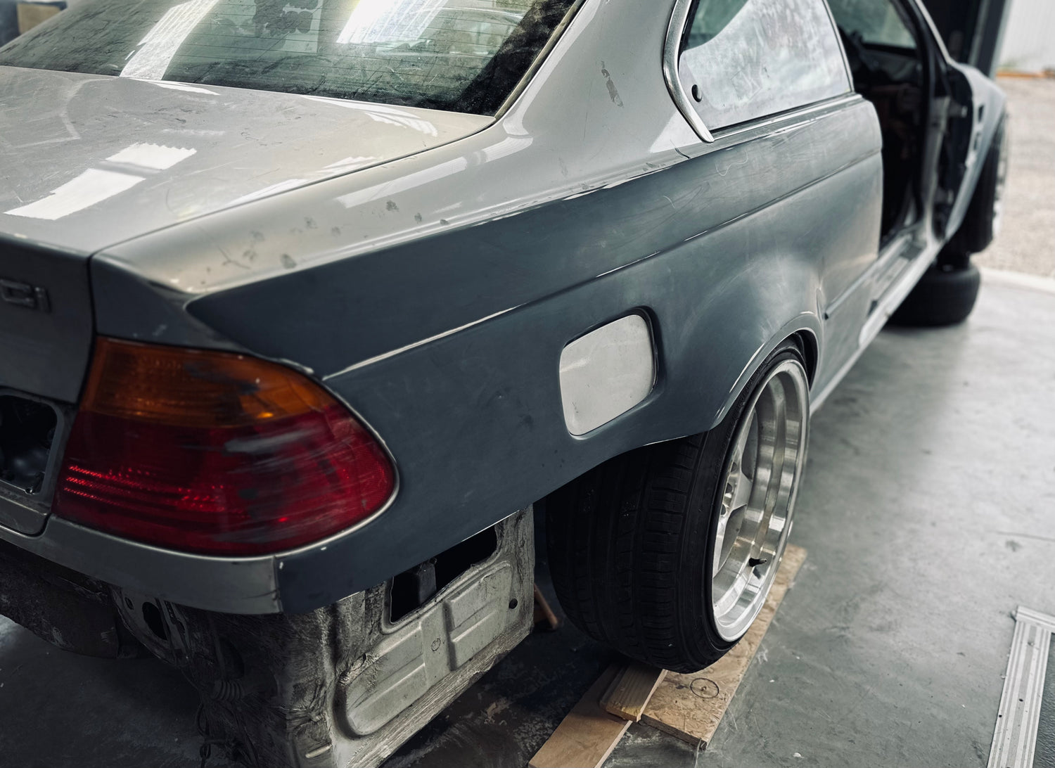 BMW E46 Coupe/Vert Rear Overfenders